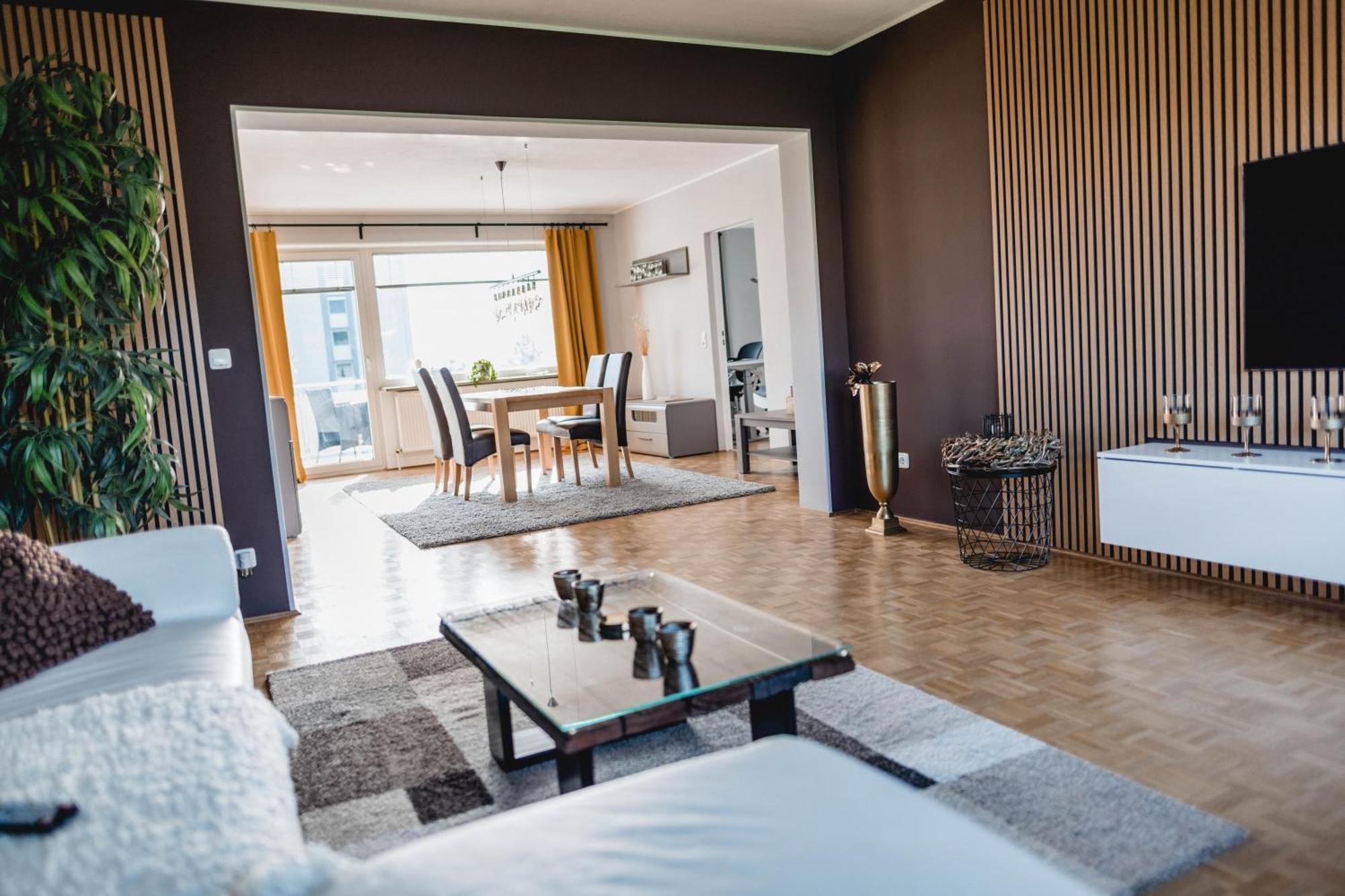 Me Homes - Grosse Moderne Designer-Wohnung Fuer Urlaub Und Business - Mit Kueche, Buero, Balkon Und 2 Parkplaetzen Bayreuth Extérieur photo