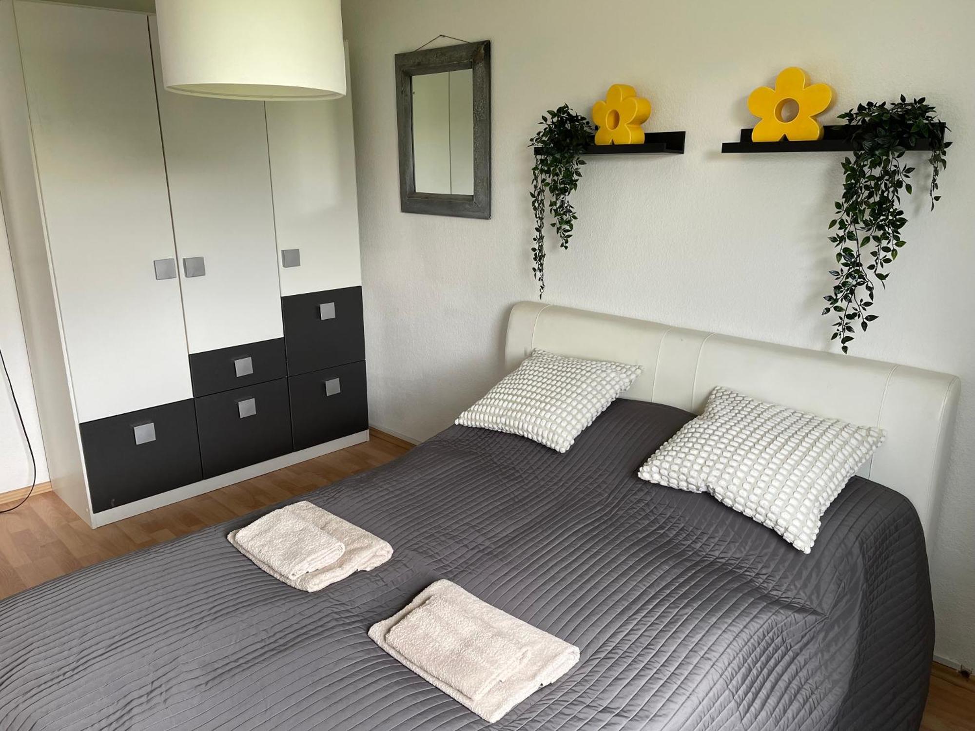 Me Homes - Grosse Moderne Designer-Wohnung Fuer Urlaub Und Business - Mit Kueche, Buero, Balkon Und 2 Parkplaetzen Bayreuth Extérieur photo