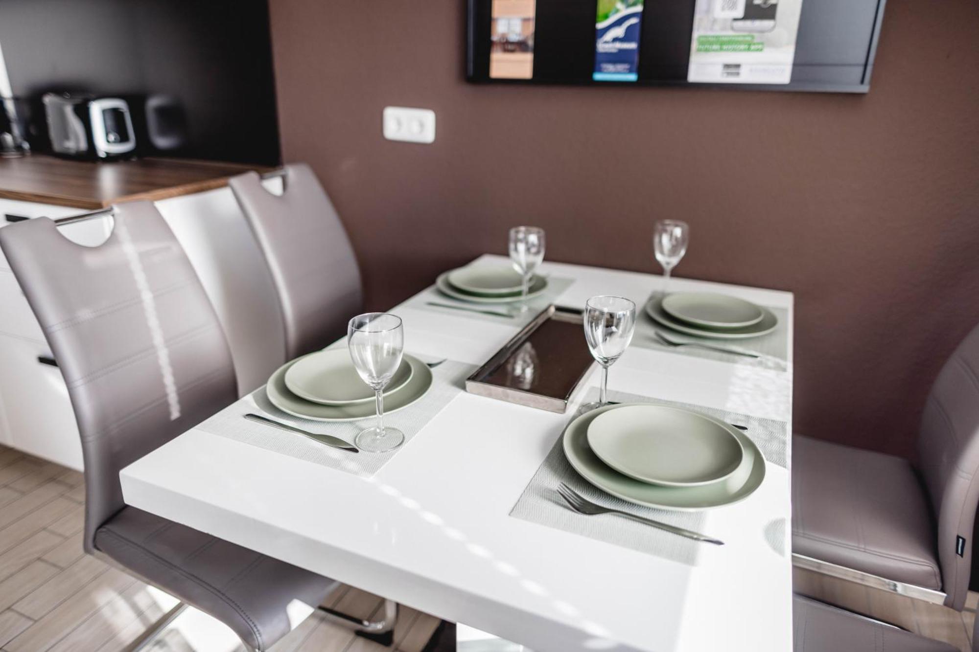Me Homes - Grosse Moderne Designer-Wohnung Fuer Urlaub Und Business - Mit Kueche, Buero, Balkon Und 2 Parkplaetzen Bayreuth Extérieur photo