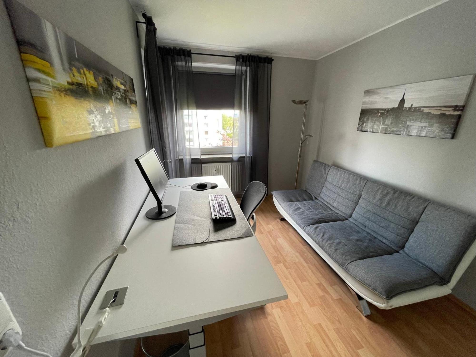 Me Homes - Grosse Moderne Designer-Wohnung Fuer Urlaub Und Business - Mit Kueche, Buero, Balkon Und 2 Parkplaetzen Bayreuth Extérieur photo